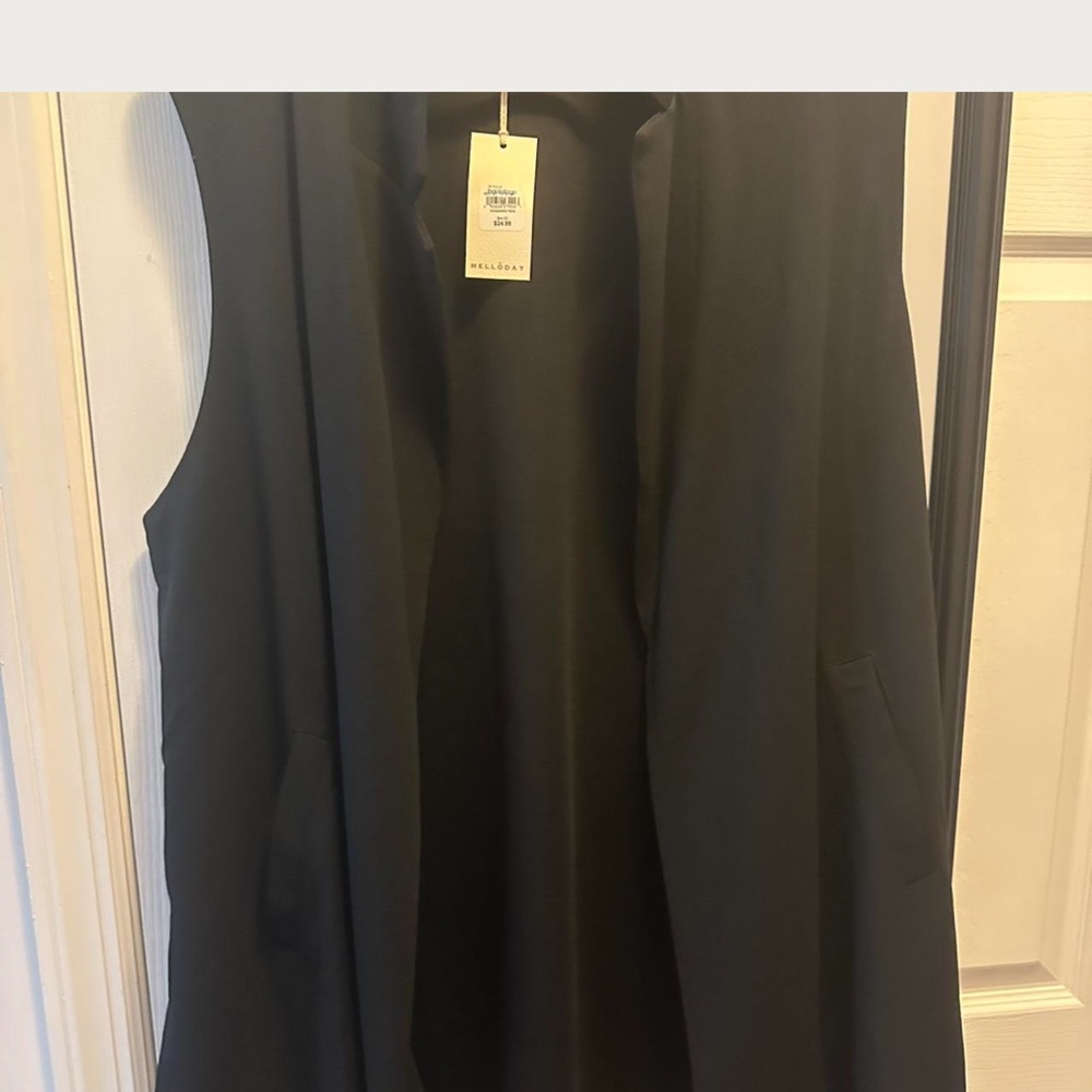 NWT MELLODAY Black Sleeveless Vest